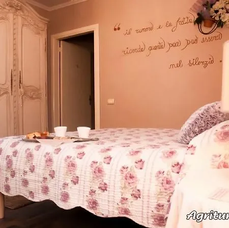 Agriturismo San Lorenzo Çiftlik konaklama Casa Castalda