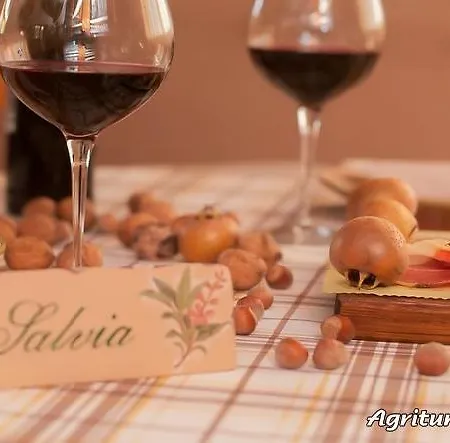 Agriturismo San Lorenzo مزرعة للإقامة