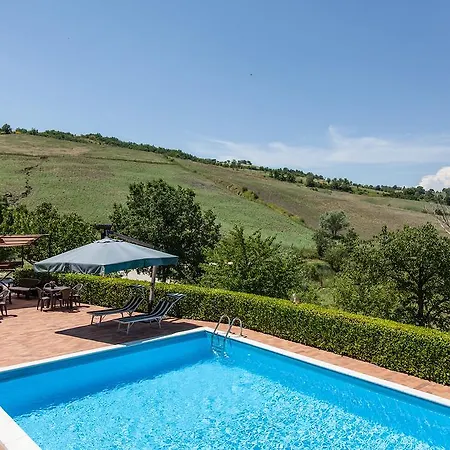 Agriturismo San Lorenzo مزرعة للإقامة